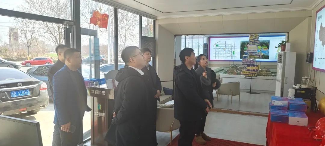 金融活水潤(rùn)實(shí)體  共筑通許新未來——通許縣營(yíng)商中心和中原銀行通許支行領(lǐng)導(dǎo)一行考察【鼎鑫?幸福滙】項(xiàng)目